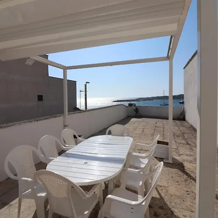 Semesterbostad House Giulia Sea Front *
